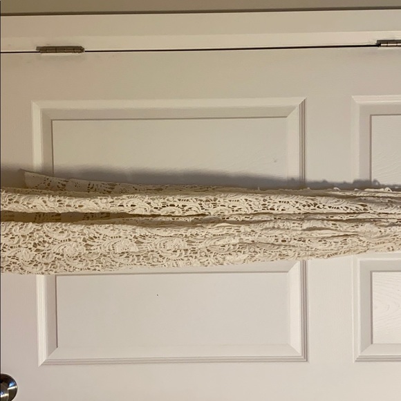 Beautiful embroidery scarf! - Picture 2 of 3